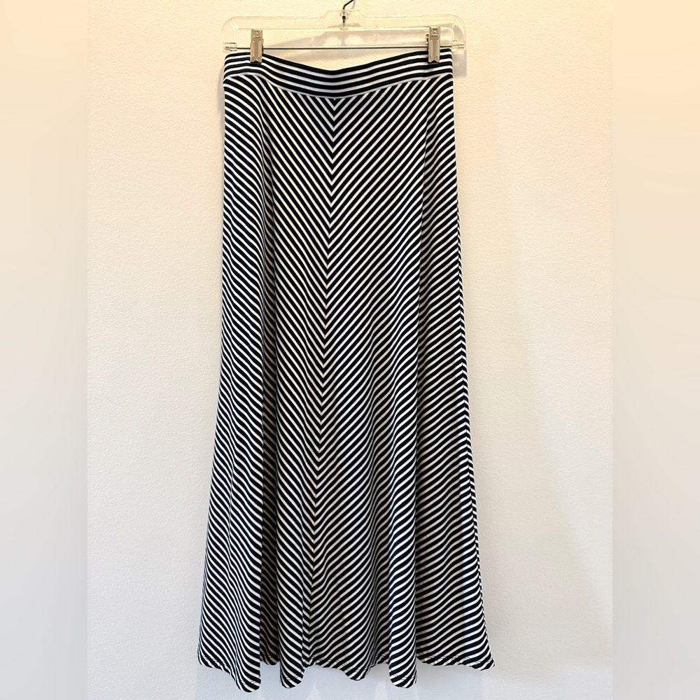 Anne Taylor Loft Outlet Navy and White Stripe Jersey Maxi Skirt.